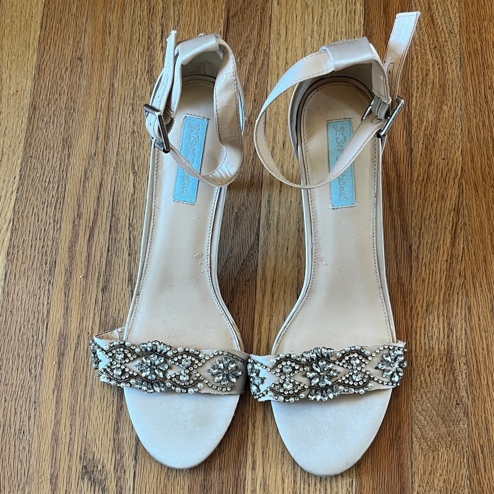 Blue By Betsey Johnson Gina Champagne heels women's size 11